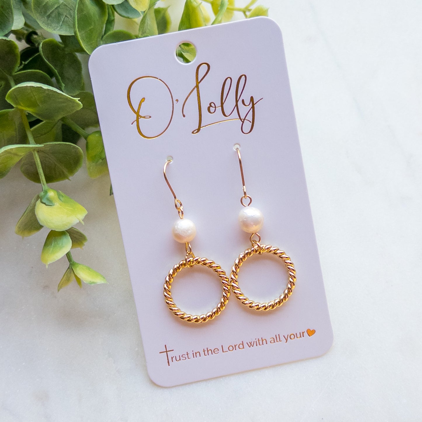 Pearl Connector w/Twisted Gold Ring Dangle Earrings “Colbie”