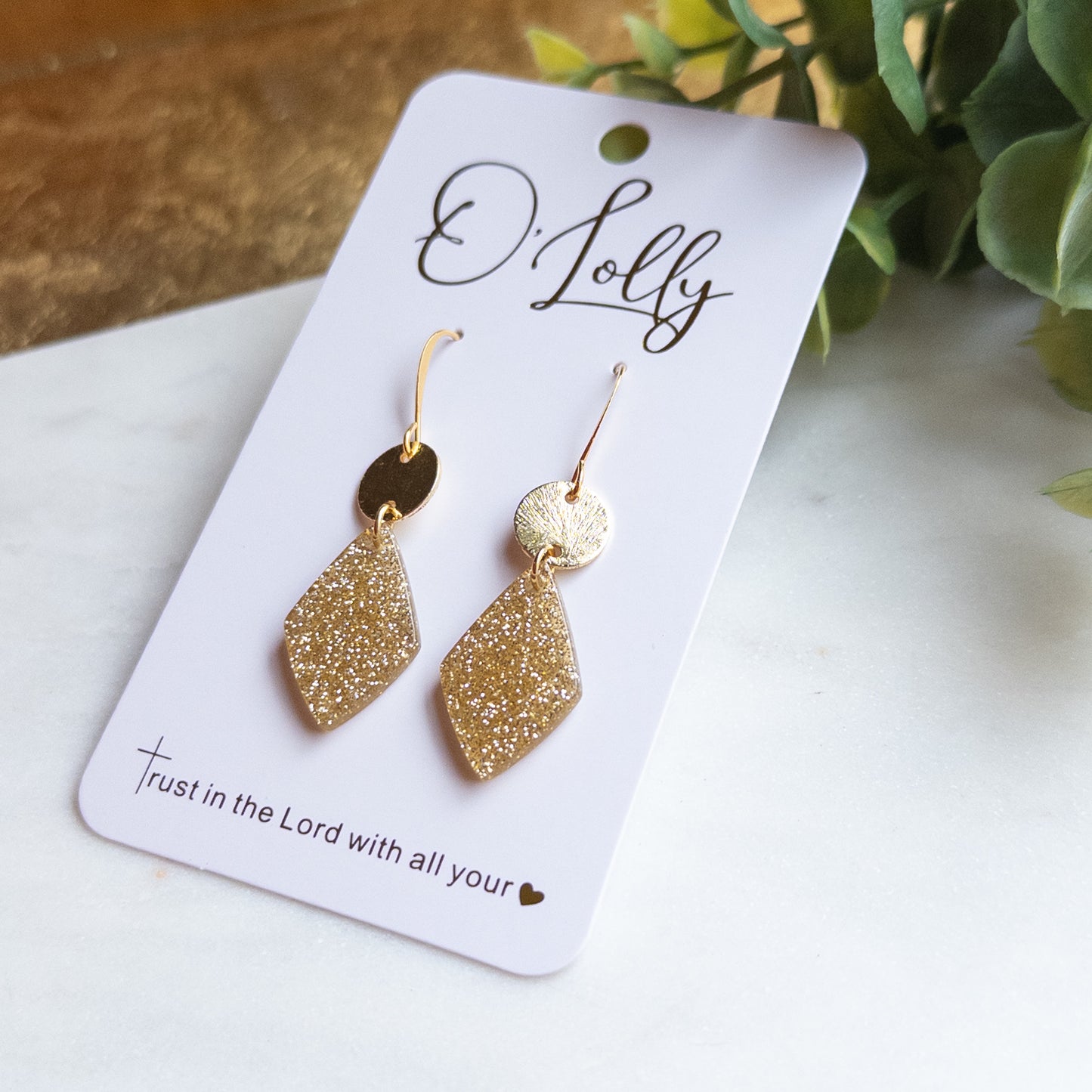 Gold Glitter Rhombus w/Gold Disc “Glitz”