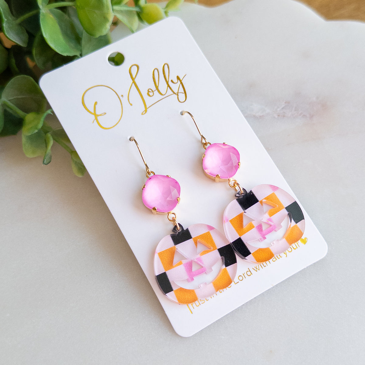 Pink & Orange Buffalo Plaid Pumpkin Earrings – Halloween Jack-O’-Lantern Dangles