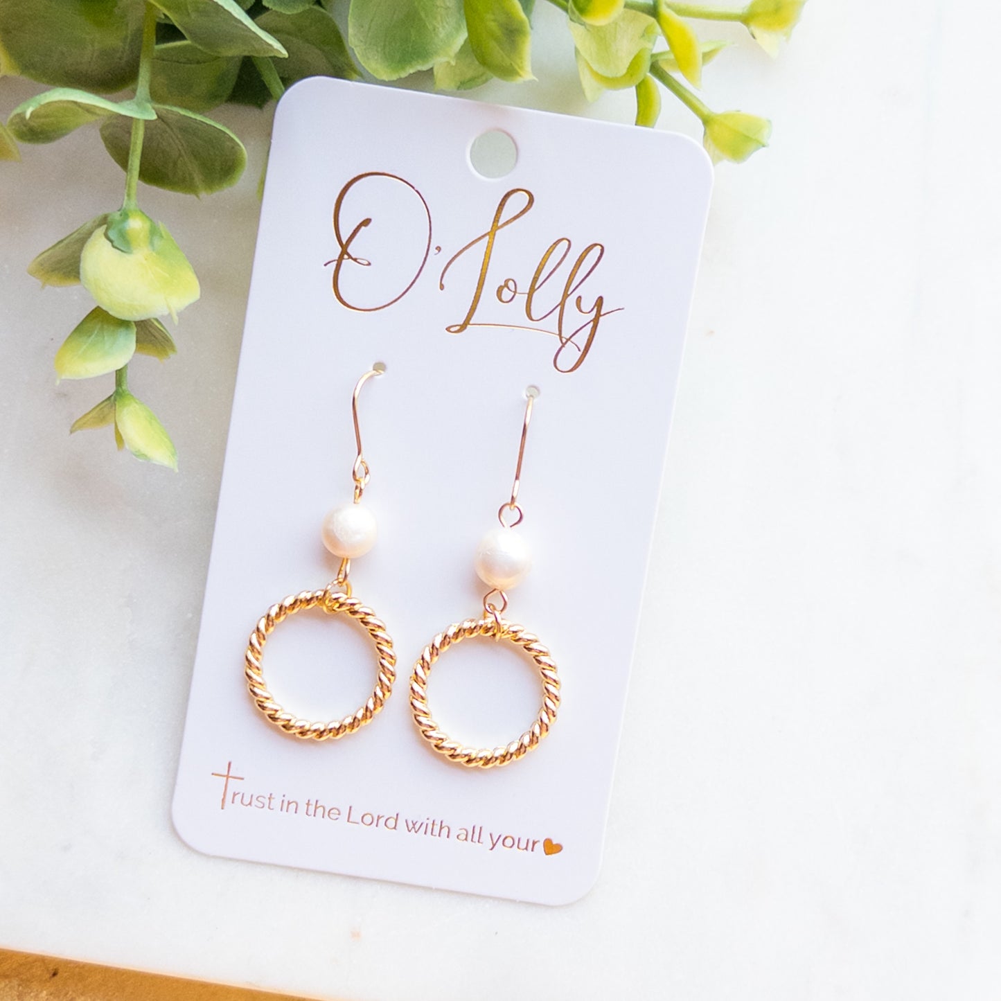 Pearl Connector w/Twisted Gold Ring Dangle Earrings “Colbie”