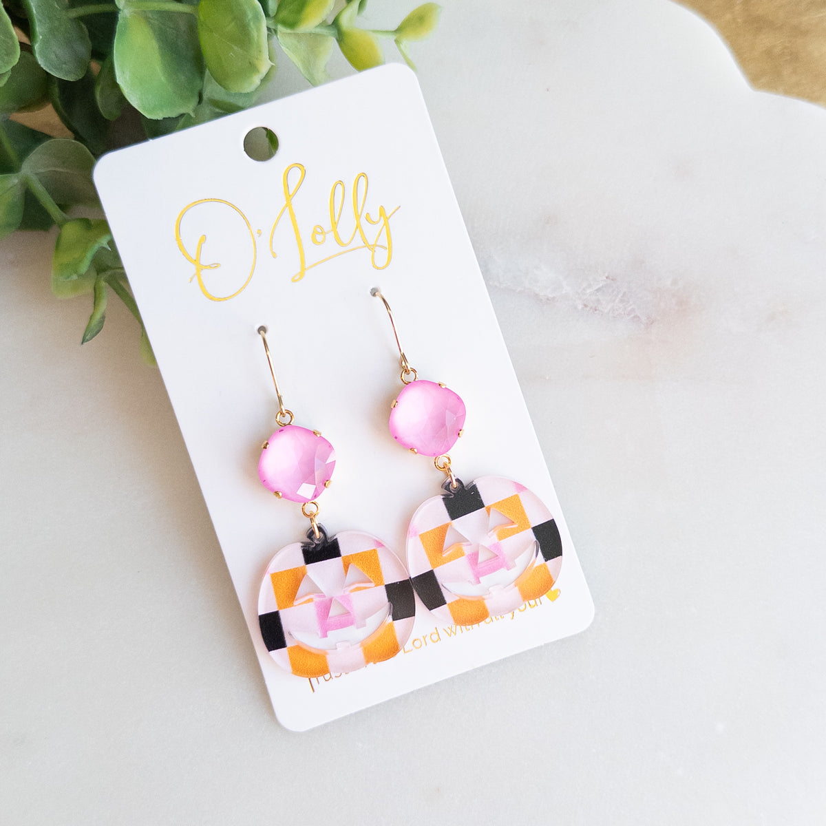 Pink & Orange Buffalo Plaid Pumpkin Earrings – Halloween Jack-O’-Lantern Dangles