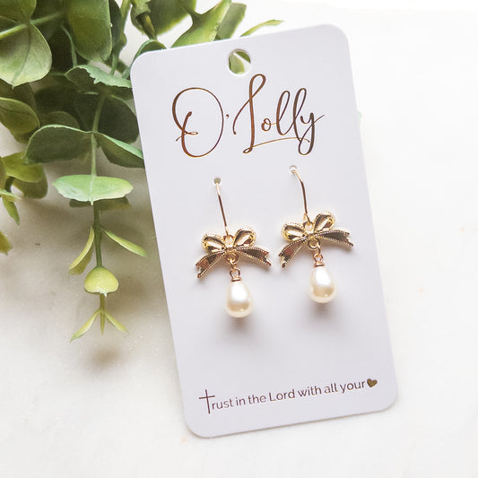 Gold Bow w/Teardrop Pearl Earrings “Emmy”