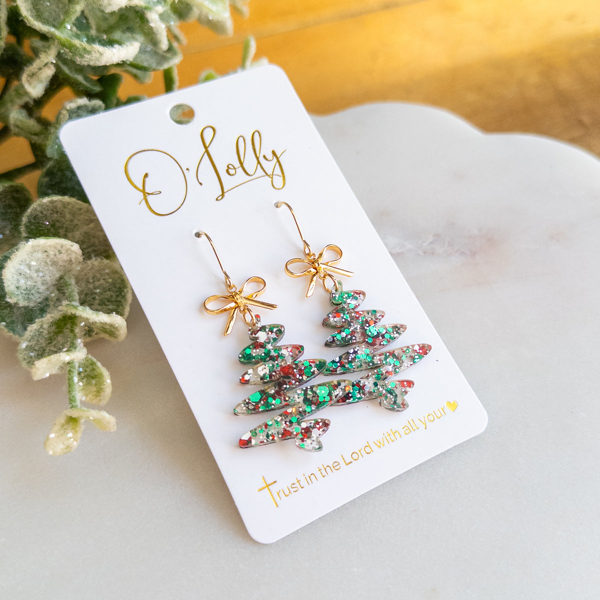 Christmas Tree Glitter Dangle Earrings – Red & Green Confetti with Gold Bows