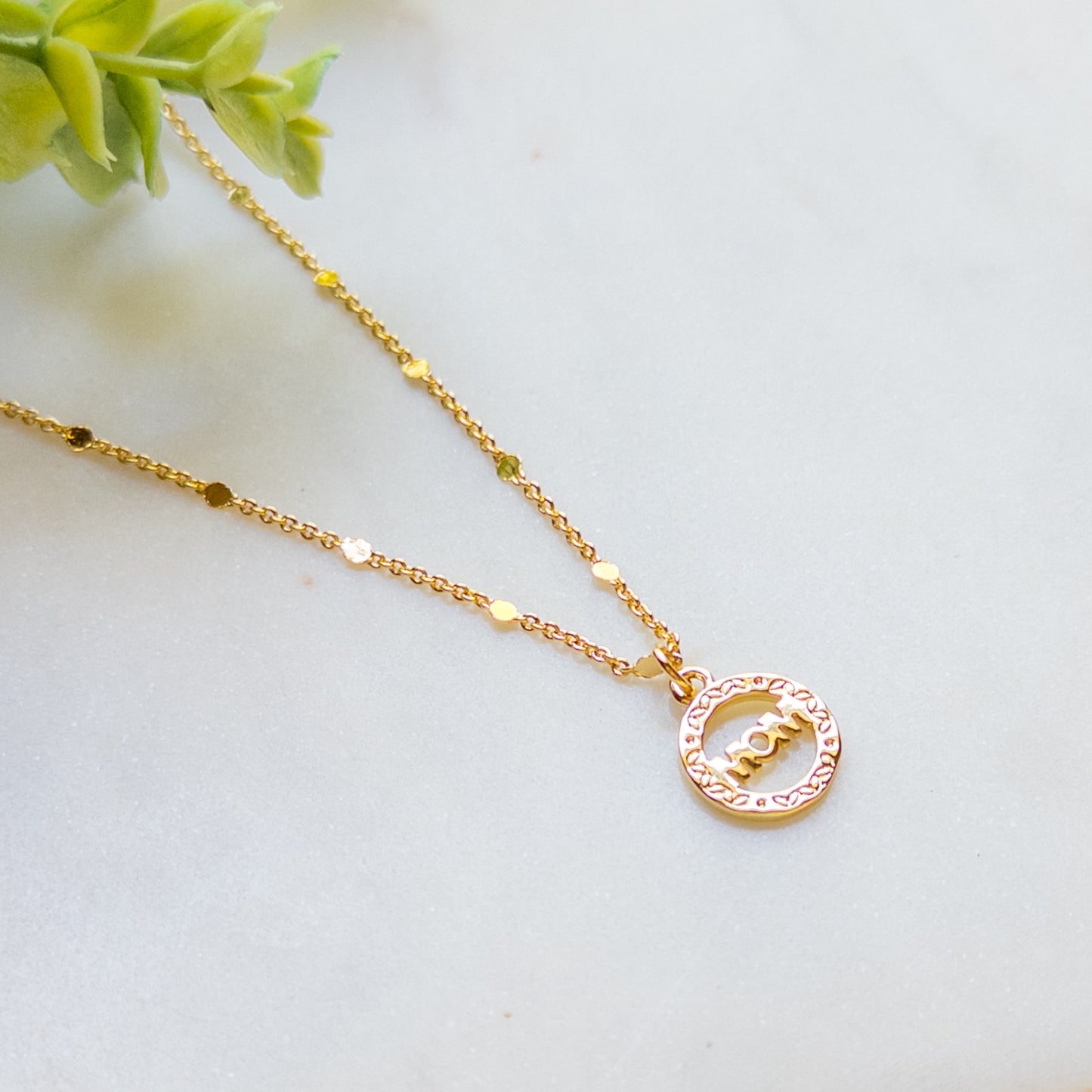 18K Gold Chain w/MOM Circle Pendant Necklace